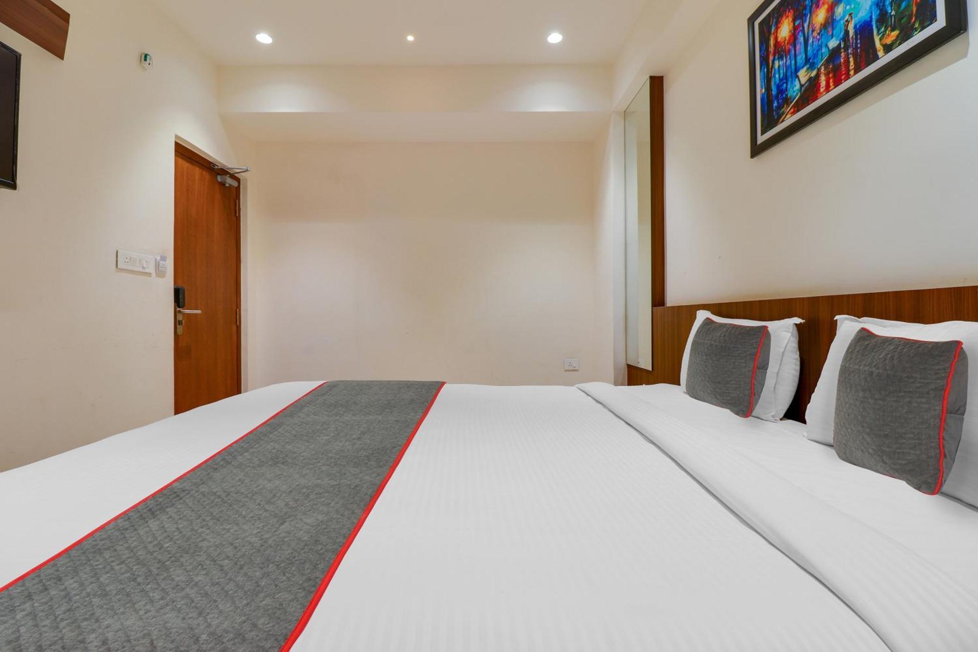 Super Townhouse Rcc Lamps Hotel Visákhapatnam Kültér fotó