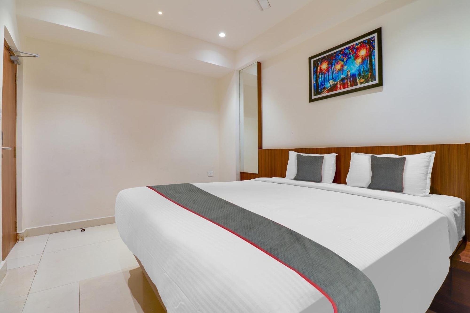 Super Townhouse Rcc Lamps Hotel Visákhapatnam Kültér fotó
