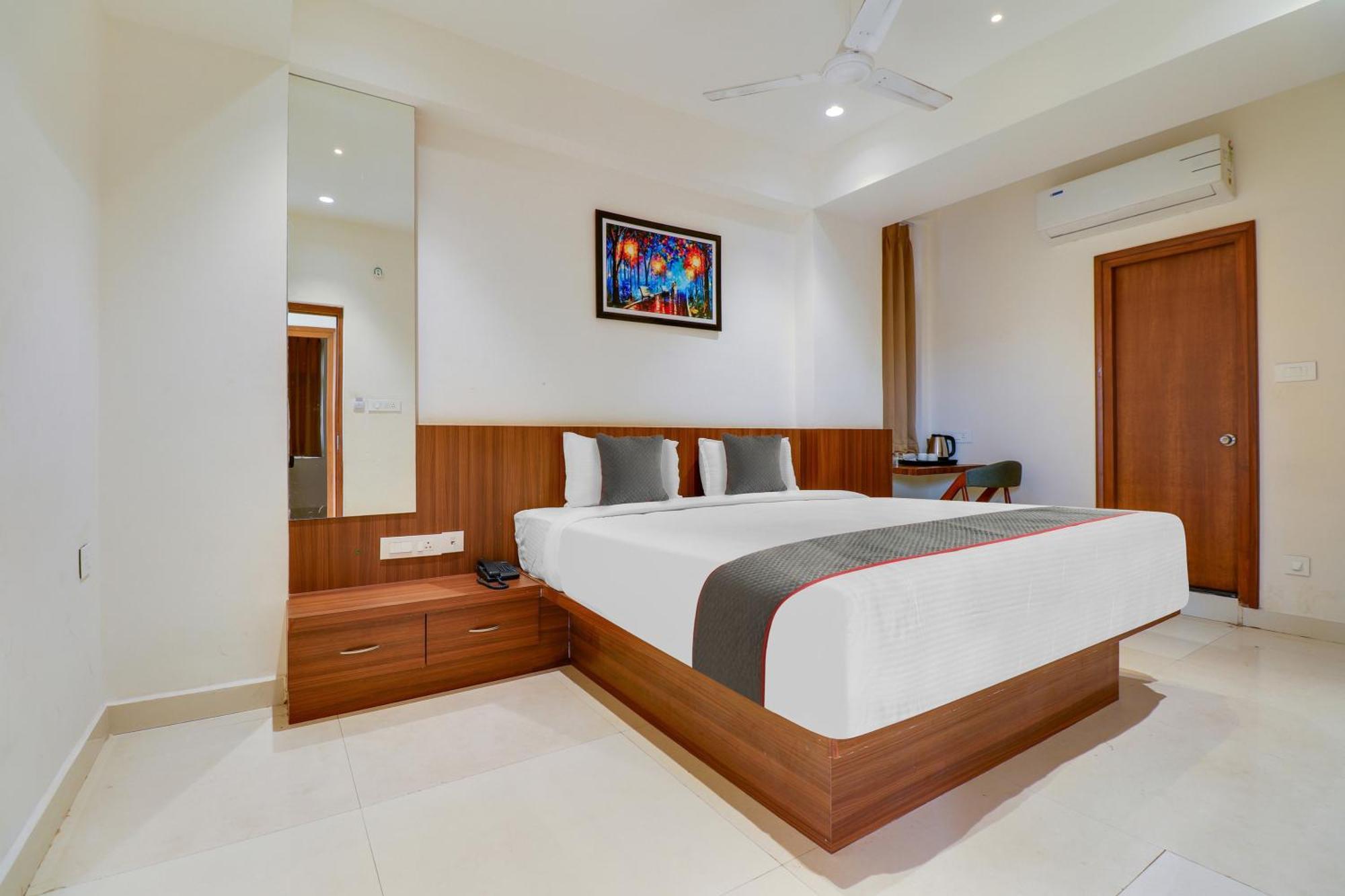 Super Townhouse Rcc Lamps Hotel Visákhapatnam Kültér fotó