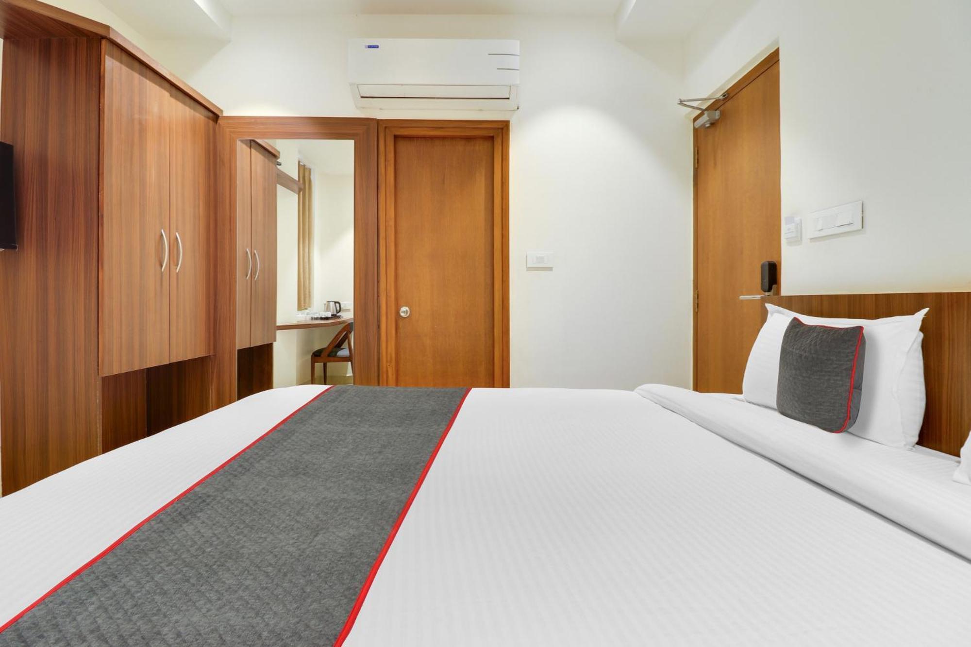Super Townhouse Rcc Lamps Hotel Visákhapatnam Kültér fotó