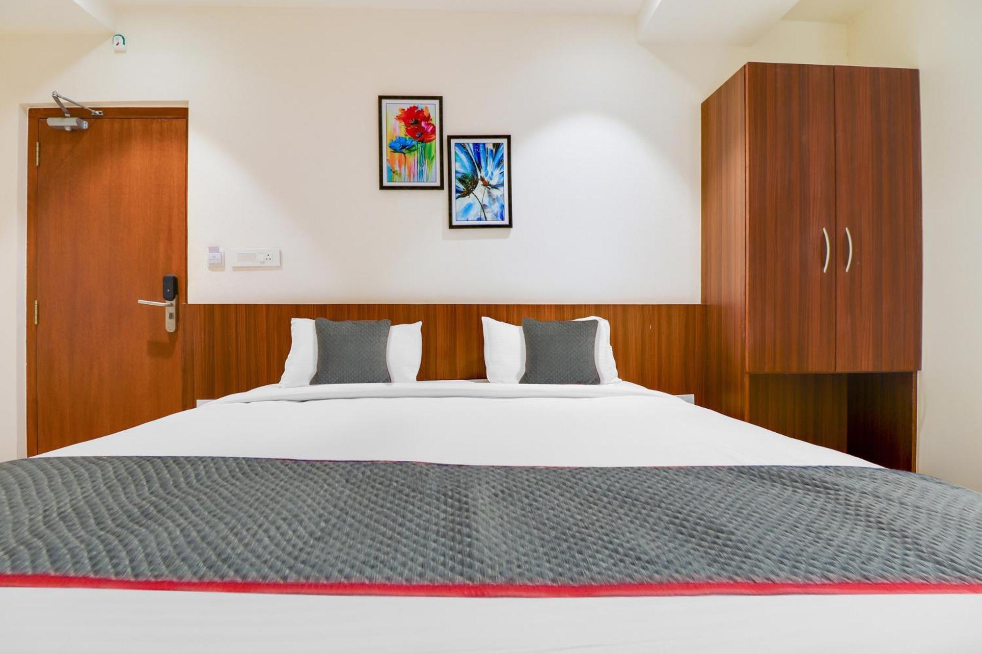 Super Townhouse Rcc Lamps Hotel Visákhapatnam Kültér fotó