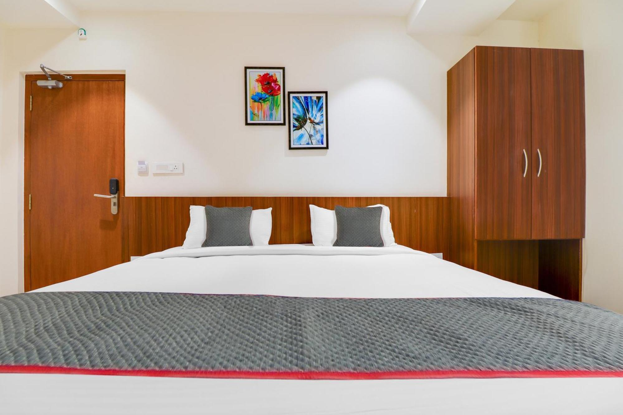 Super Townhouse Rcc Lamps Hotel Visákhapatnam Kültér fotó