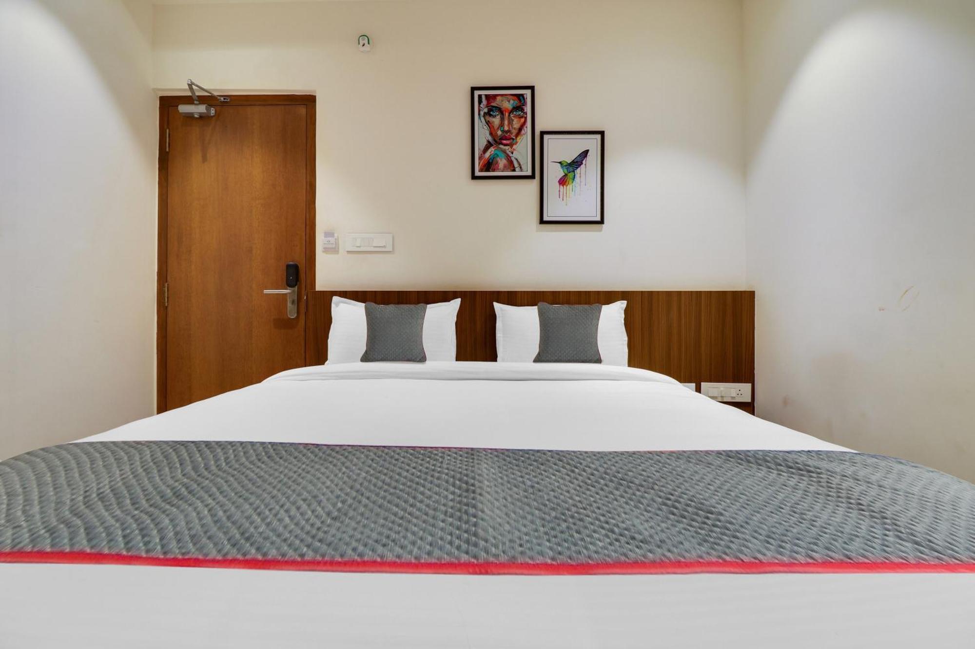 Super Townhouse Rcc Lamps Hotel Visákhapatnam Kültér fotó