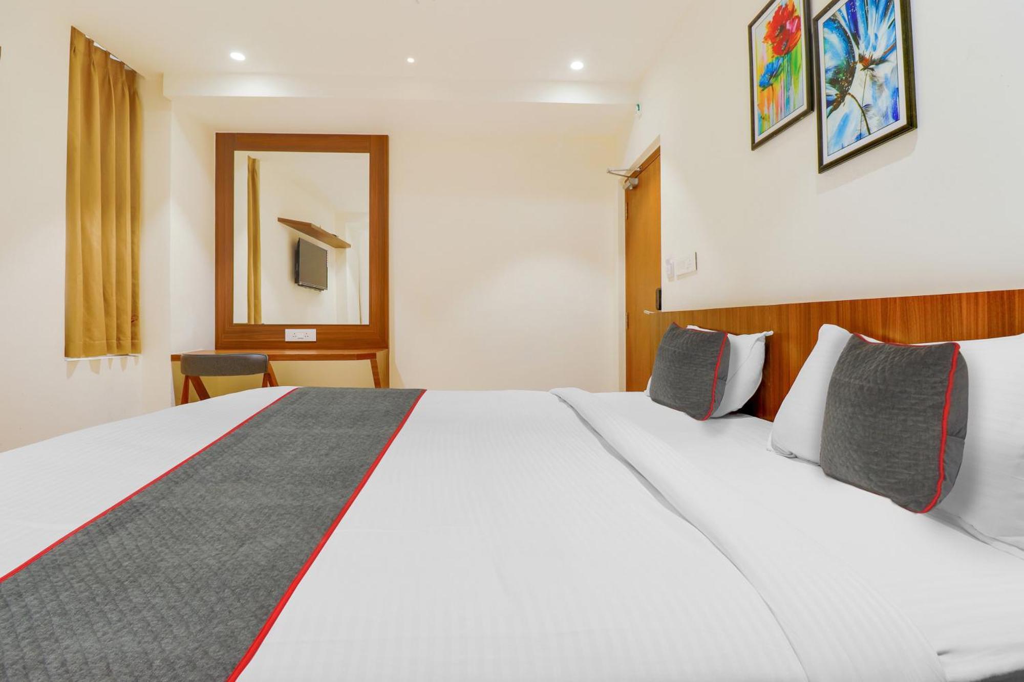 Super Townhouse Rcc Lamps Hotel Visákhapatnam Kültér fotó