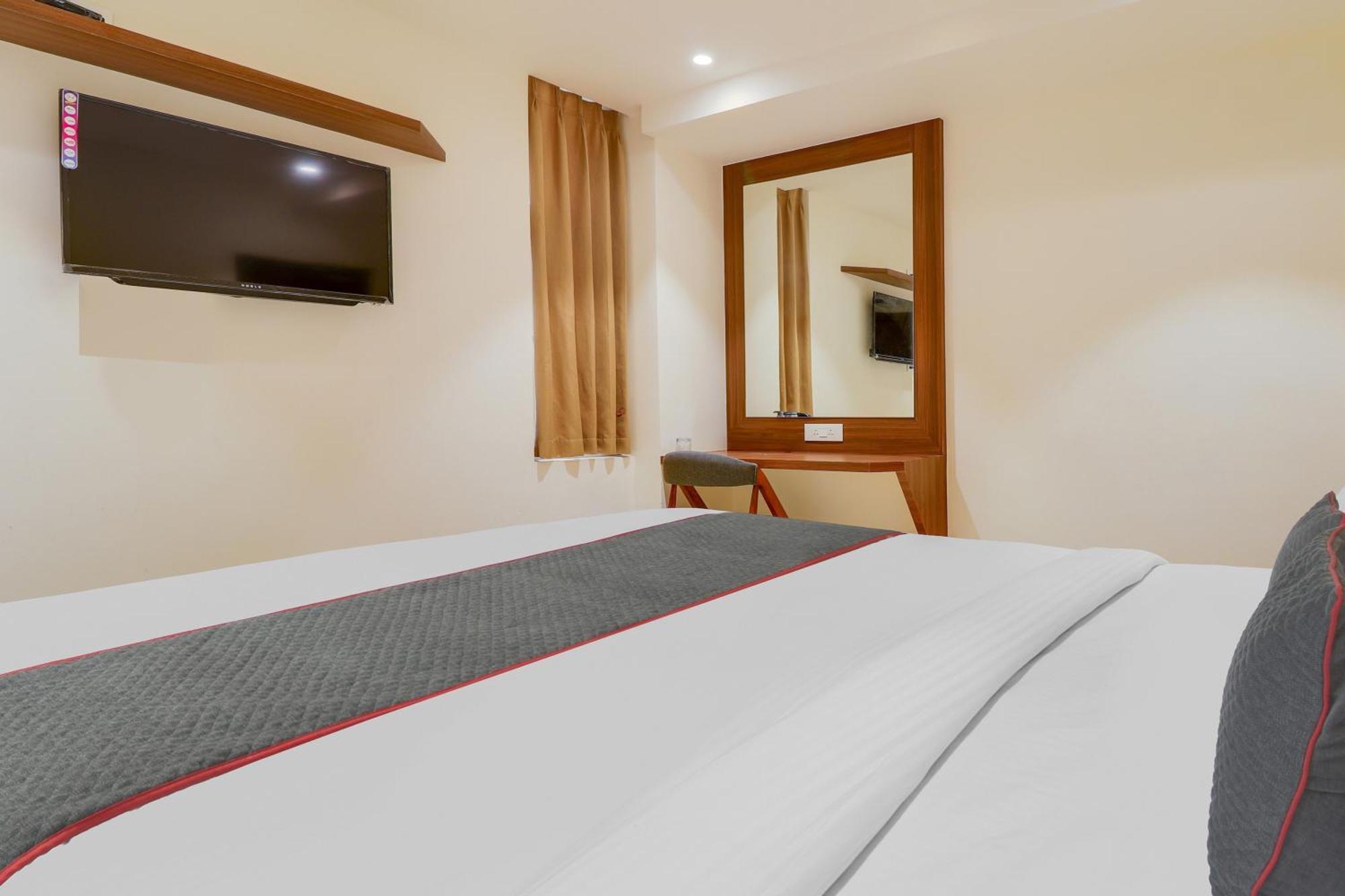 Super Townhouse Rcc Lamps Hotel Visákhapatnam Kültér fotó
